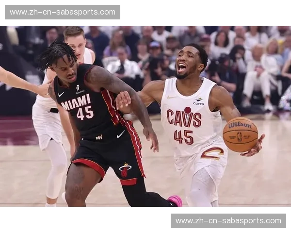 圣诞夜的冰与火之歌：骑士与热火的经典对决，永恒的篮球记忆